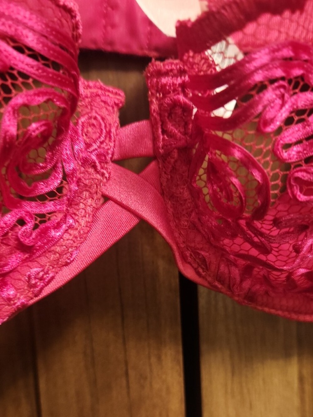 Victoria's Secret Very Sexy Fuschia Floral Lace Underwire Bra - Picture 8 of 11
